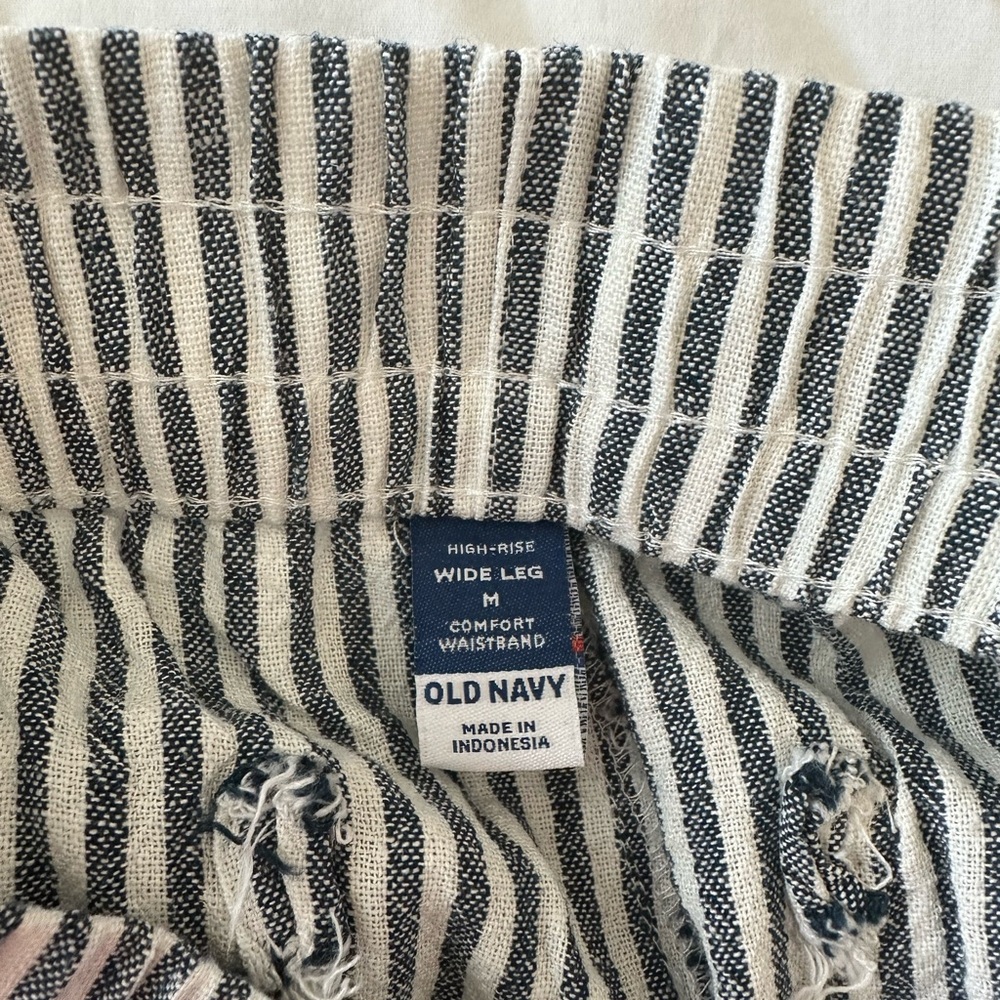 Old Navy Wide-Leg Linen Pants - Picture 3 of 4